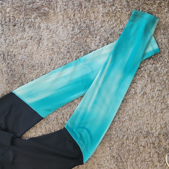 Under Armour compression leggings size small - Picture 8 of 8